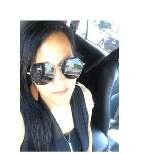 Meet your Posher, Jenny